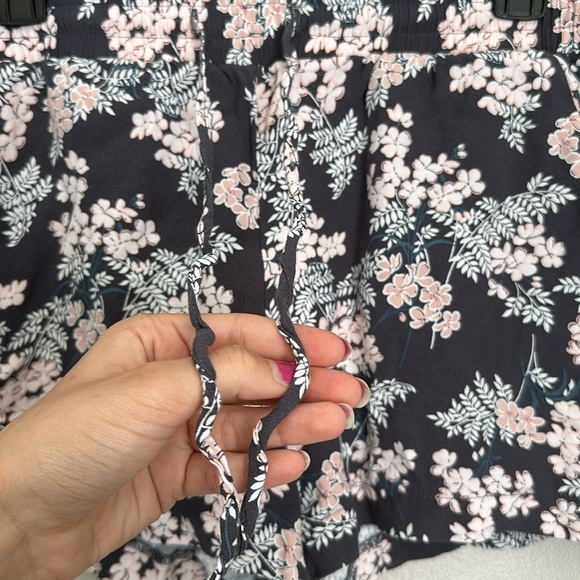 Loft floral shorts - Picture 2 of 5